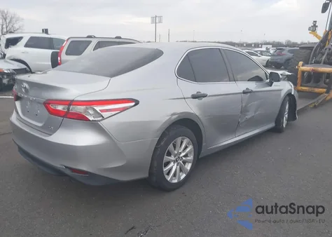 2018 Toyota Camry Le из США, поврежденный, VIN 4T1B11HK5JU032465